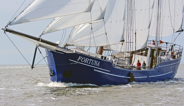 Fortuna zeilend op de Waddenzee